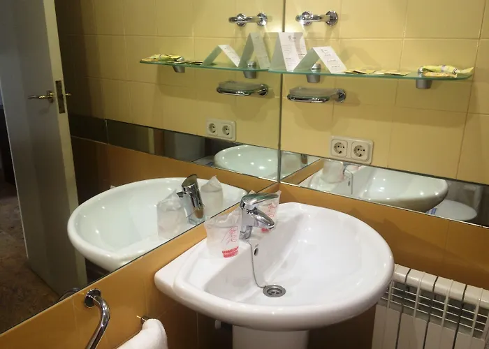 Отель Ciudad De 3*